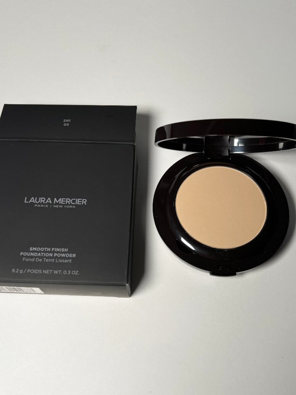 Laura Mercier Smooth Finish Foundation Powder Shade 2N1 05 Full Regular Size
